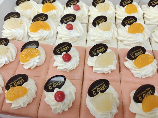 Slagroom/marsepeintaart&nbsp;24 stuks